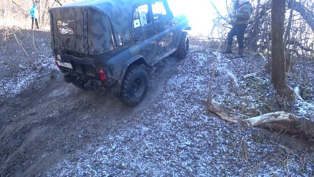 Russian off-road "Реверс. Вдоль Вашаны-2020" . Часть 2. Chevy-Niva и два УаЗа штурмуют подъём смотреть онлайн