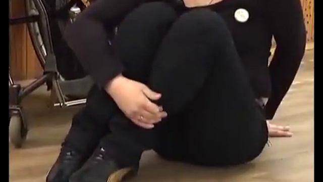 Как пересесть с коляски на пол и обратно Вариант № 2 смотреть онлайн