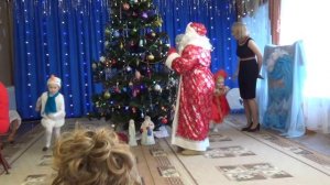 Игры с Дедушкой Морозом, средняя группа №8