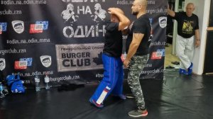 Фрагменты семинара в Рязани по нестандартным ударам.  часть1. В Н Крючков