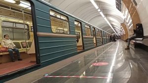 Метро Москвы!!! Поезд приезжает на новую станцию Московского метрополитена Окружная