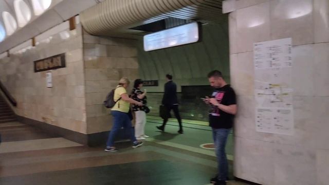 "Римская" станция #metro в Москве, где нет никаких римских улиц, но её назвали в честь Рима #Moscow смотреть онлайн