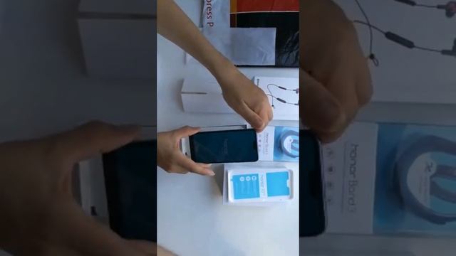Распаковка телефона Honor 10 с официального сайта смотреть онлайн
