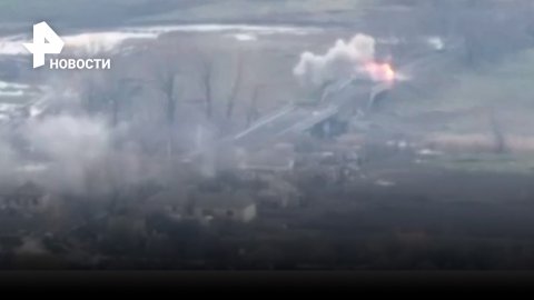 Украинские грузовики не довезли боеприпасы ВСУ: попали под огонь артиллерии / РЕН Новости