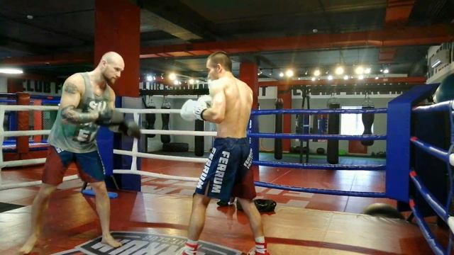 БОКС. Отработка комбинаций на лапах. Разгоняемся) Boxing. Padwork. Boxing training. смотреть онлайн