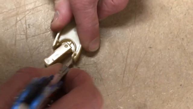 Fender Rhodes Bridle strap replacement смотреть онлайн