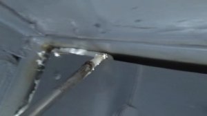 Герметизация гаражных ворот монтажной пеной.