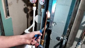 Монтаж полотенцесушителя "Лесенка" на стояк гвс.