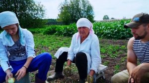 КУПИЛ 2 ДОМА В ДЕРЕВНЕ _ БАБУШКА РАССКАЗЫВАЕТ ИСТОРИИ ИЗ ЖИЗНИ _ ВЫРЕЗАЕМ ЛУК