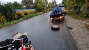 На ходу отвалилось колесо у прицепа.