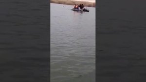 В ход пошли вёсла. Разборки рыбаков.