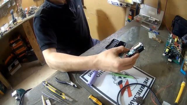 Ремонт налобного фонарика(2 в 1). Сгорел шим-контроллер . смотреть онлайн