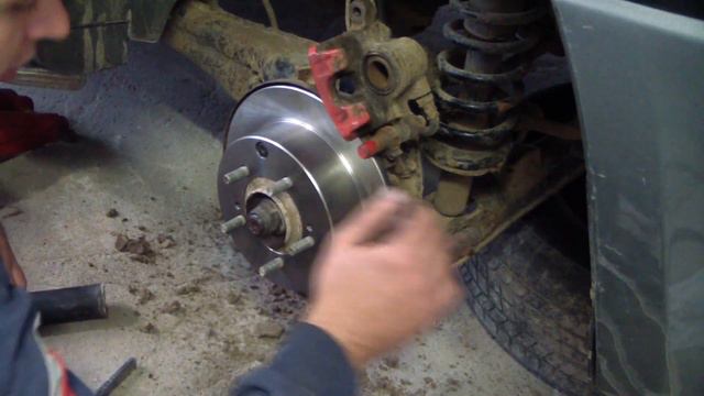 ЗАМЕНА ЗАДНИХ ТОРМОЗНЫХ ДИСКОВ. КАК РАЗРАБОТАТЬ ТОРМОЗНЫЕ ЦИЛИНДРЫ НА МИТСУБИШИ АУТЛЕНДЕР смотреть онлайн