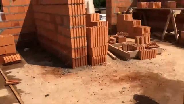 Кирпичный дом. Половина первого этажа. смотреть онлайн