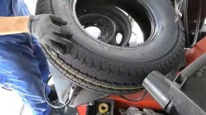 タイヤ交換　日産　NV350　215/80R15　Tire　exchange