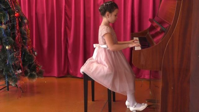 627 Бодрова Злата,6 лет Новогодняя полька Александров смотреть онлайн