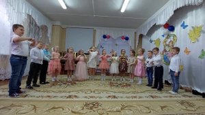 Поцелую бабушку в розовые щечки