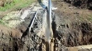 Начало протяжки трубы методом ГНБ под рекой