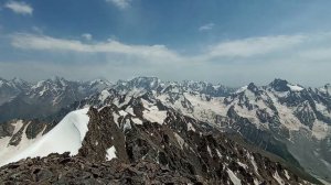 Вид с вершины Курмычи: Адырсу, Адылсу, Эльбрус. Кавказ, Приэльбрусье
