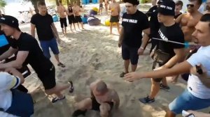 Мопс Дядя Пес проигрывает ....
