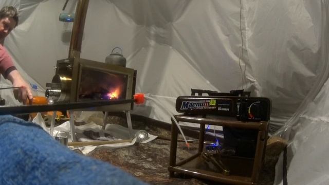 оз. Уелги РЫБАЛКА НА КАРАСЯ новая Палатка и печь камин "Берег" смотреть онлайн