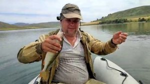 Рыбалка с лодки на зимнюю удочку