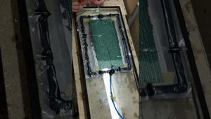 Пластина из карбона методом вакуумной инфузии.