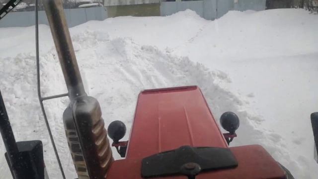 Трактор Т-25. Установили другой отвал. Чистка снега. смотреть онлайн