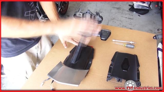 08-09 Honda CBR 1000RR TST Industries Undertail DIY Installation 2008 2009 смотреть онлайн