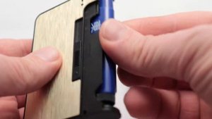 Как поменять зажигалку в портсигаре с автоподачей?