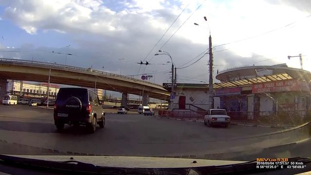 М008КМ152 - Я в большой железной коробке, зачем мне зеркала и поворотники? смотреть онлайн