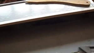 простейшая  циркулярка из  ручной дисковой пилы.