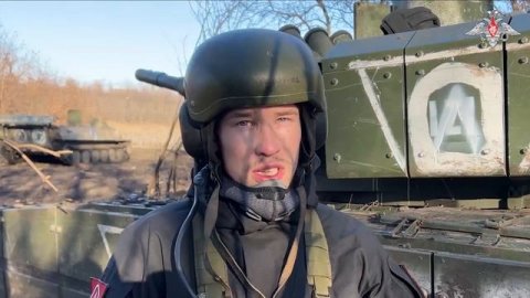 Герой России рассказал, как танкисты под его командованием подбили 16 танков и 4 БМП ВСУ