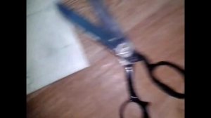 Как постелить линолеум на пробковую подложку в деревянном доме.mp4