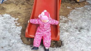 КУКЛА БЕБИБОН Забавная ПРОГУЛКА на ГОРКЕ