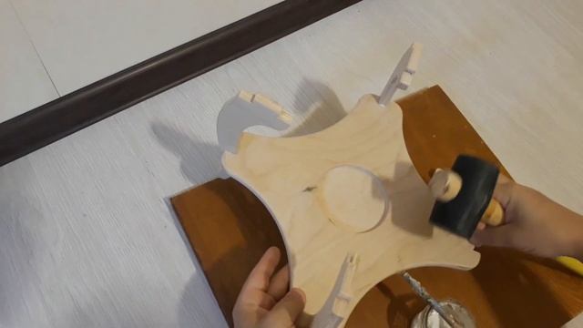 Винный столик из фанеры. Показываю, как я его сделал. Чертежи в описании смотреть онлайн