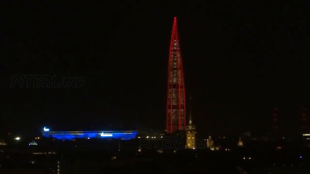 Лахта-центр в Санкт-Петербурге подсветили красным на Пасху.