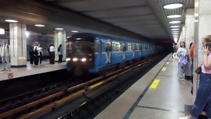 81-717 (ММЗ) Прибывает на станцию речной вокзал. снято 22.08.23