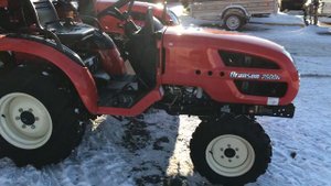 Сравнение тракторов Branson 2500 VS Branson 3100