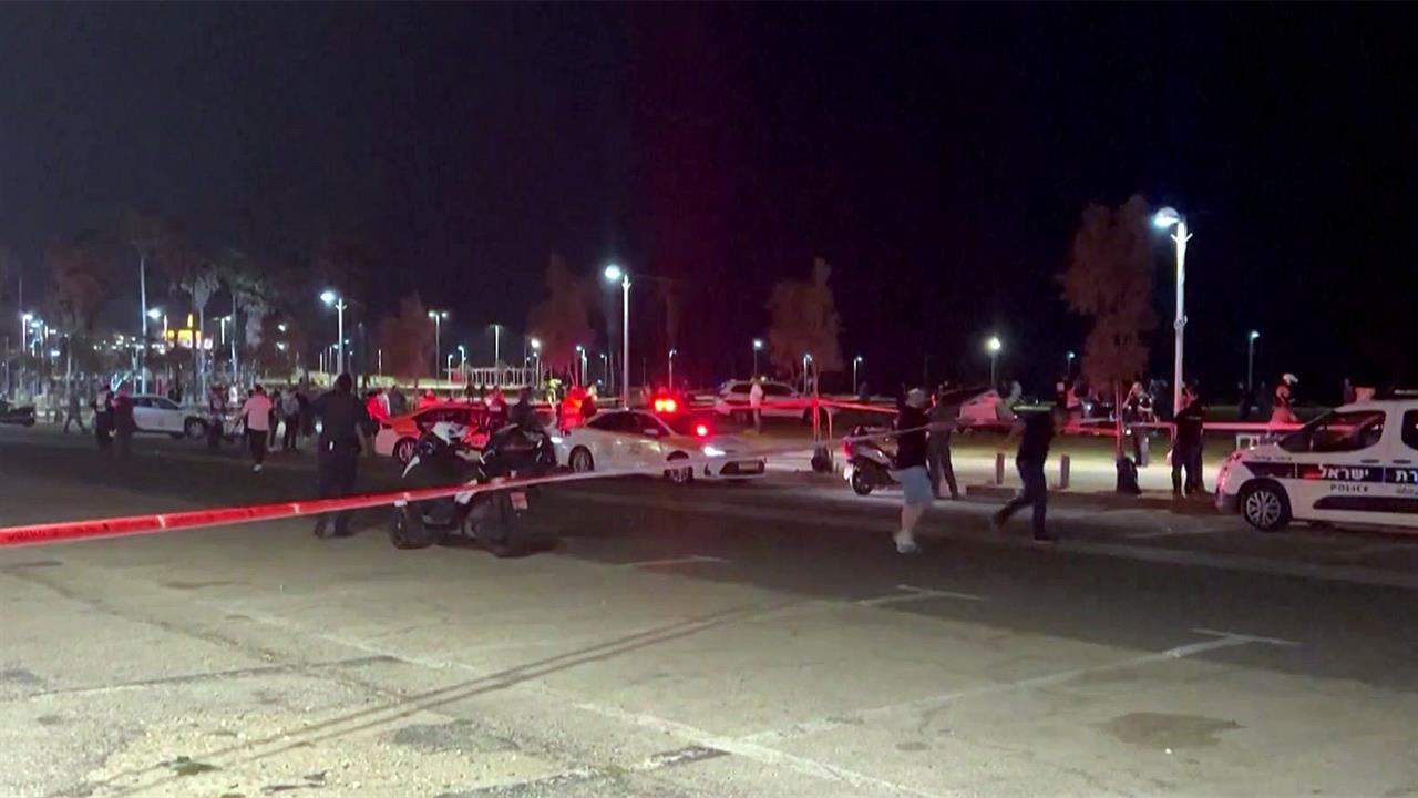 В Израиле машина въехала в группу туристов на набережной