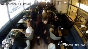 В ресторане «Мокко» на Крещатике подрались нардеп Илья Кива и атошник Михаил Майман. Видео
