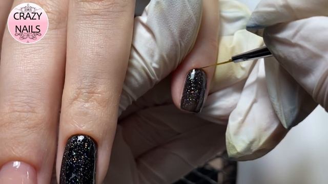 Металлический декор с черно-белой акварелью. Трапецевидные ногти. смотреть онлайн