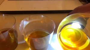 Масло моторное - на запах , на цвет  товарища нет !