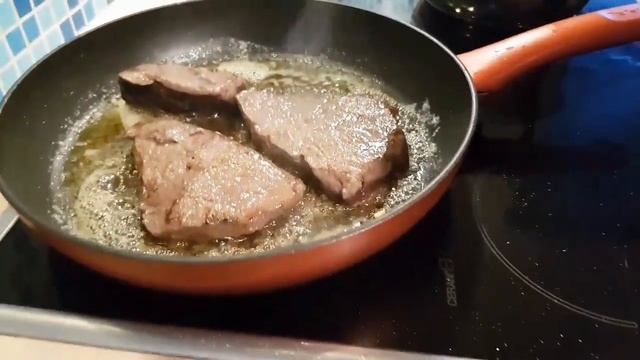 Мясо кита (стейк). Biffkjøtt av vågehval.