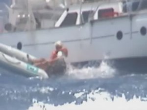 Аварийные ситуации - Якорная стоянка - Рискованная попытка спасти срываемый с якоря кеч