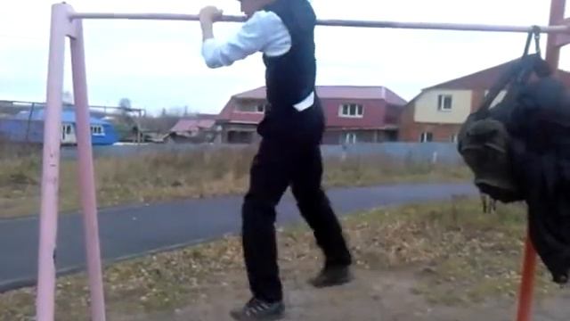 рогатый краб на турнике смотреть онлайн