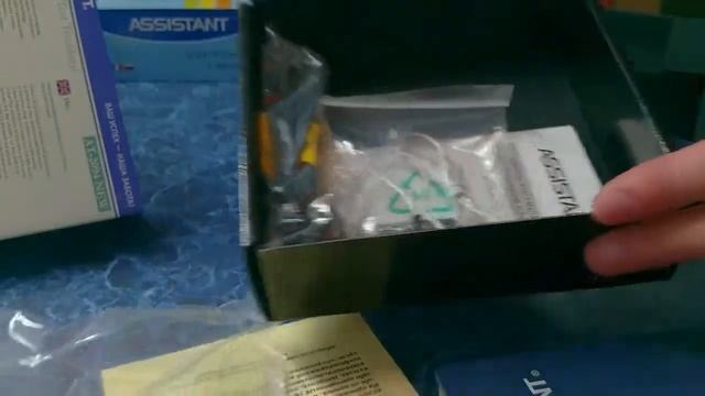 Распаковка электронных переводчиков ASSISTANT AT 2094 и AT 2095 смотреть онлайн