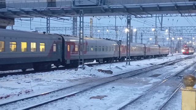 Пассажирский поезд 6
