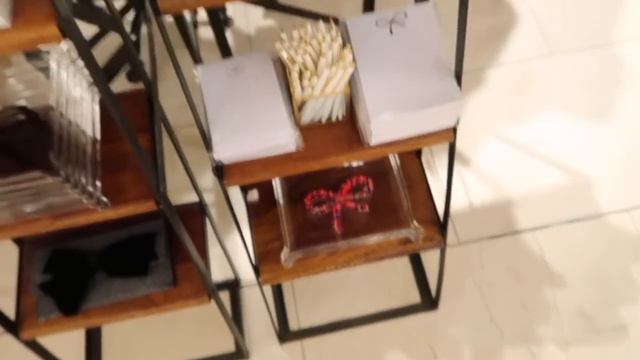 VLOGMAS | hosting my holiday pop-up shop at j.crew! смотреть онлайн