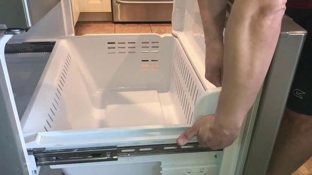 How To Remove The Basket In The Freezer Of An RF Samsung Refrigerator Freezer